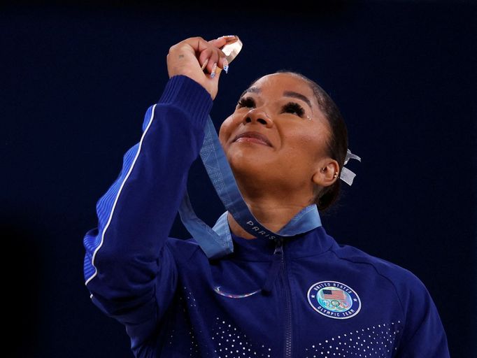 FILE PHOTO: Paris 2024 Olympics - Artistic Gymnastics - Women's Floor Exercise Victory Ceremony - Bercy Arena, Paris, France - August 05, 2024. Bronze medallist Jordan Ch