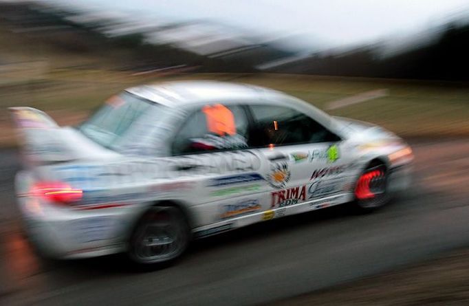 Vladimír Barvík - Josef Bartoníček (Mitsubishi Lancer EVO 9).