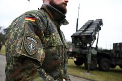 Německo chce zvýšit počet vojáků. Mladí by měli povinně vyplňovat odvodní dotazník