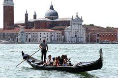 Benátky "zkasírují" jednodenní turisty, v létě znovu zavedou poplatek za vstup