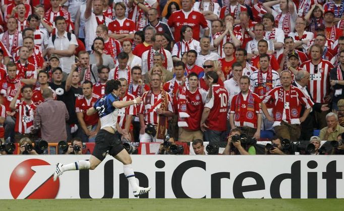 Takto slavil u zkoprnělých fanoušků Bayernu.