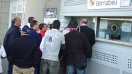 Napřed je ovšem nutné si koupit lístek, stojí osm euro, muzeum je otevřeno několik hodin před začátkem utkání Realu Madrid