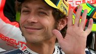 Valentino Rossi se před objektivy vyloženě bavil.