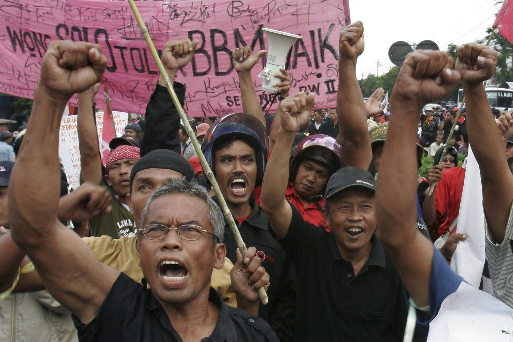 Indonésie - protest proti zdražování benzínu
