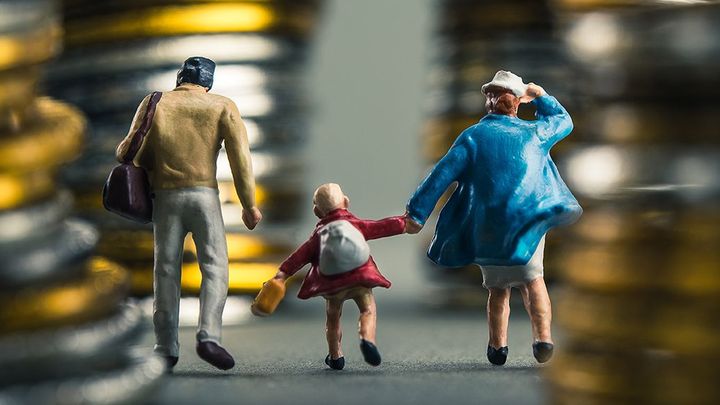 Češi dokázali odložit až pětinu ze mzdy. Drahé energie jim teď úspory ztenčí; Zdroj foto: Shutterstock
