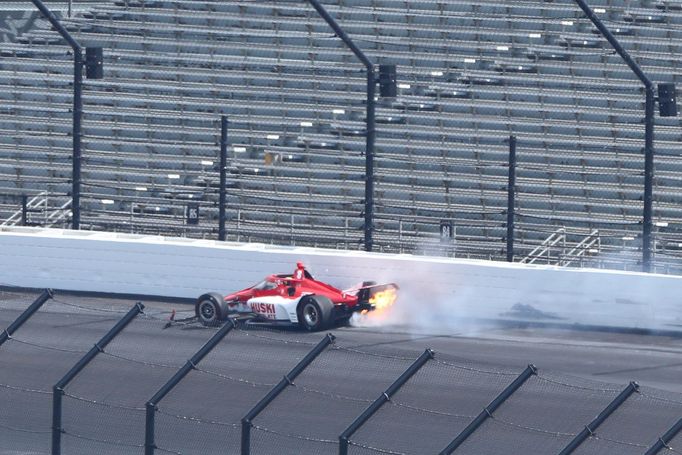 Marcus Ericsson bourá ve 104. ročníku závodu Indy 500