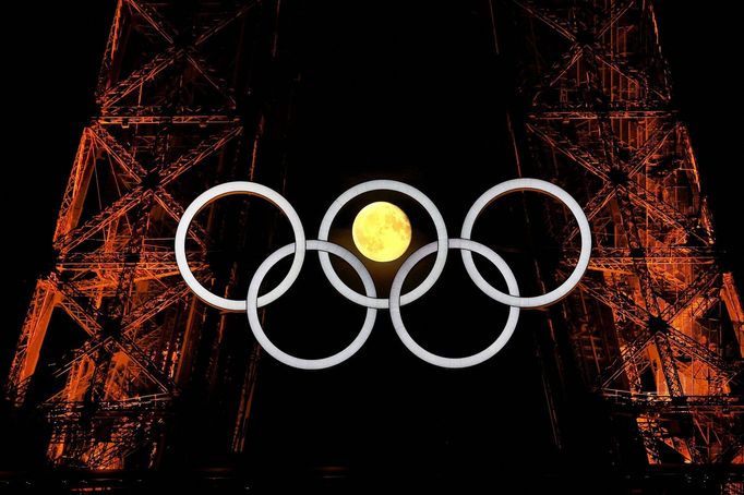 The moon is pictured with the Olympic rings on the Eiffel Tower ahead the Paris 2024 Olympic and Paralympic Games in Paris, France, July 23, 2024.  REUTERS/Kai Pfaffenbac