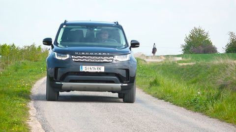 Land Rover Discovery: Velikán pro sedm lidí, který se nelekne těžkého terénu