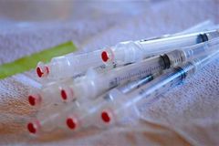 Nepoužité injekční jehly by mohly zachránit milion lidí