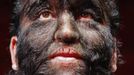 Performer Jesus Aceves (also known as Chuy), who has hypertrichosis, which is a skin condition where an abnormal amount of hair growth is present on the body, poses before a rehearsal for the Circus of Horrors at the Churchill Theatre in Bromley, south east London January 10, 2013. Circus of Horrors, former finalists on television program "Britain's Got Talent", have advertised for a wolf man or woman on government jobs website Directgov. The circus have a Mexican wolf man (who is Aceves), but new UK Border Agency rules meant that before a worker can be granted a certificate of sponsorship, the company must advertise the job in Britain. Picture taken January 10, 2013. REUTERS/Luke MacGregor (BRITAIN - Tags: ENTERTAINMENT HEADSHOT HEALTH SOCIETY IMMIGRATION BUSINESS EMPLOYMENT) Published: Led. 11, 2013, 9:48 dop.