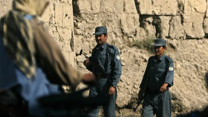 Afghánské policisty školí vojáci EU. Ti mají ale sami problémů dost.