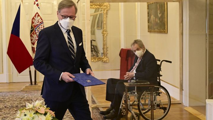 Důvěra Čechů v politiky klesá. Vládě věří jen čtvrtina lidí, stejně jako prezidentovi; Zdroj foto: ČTK