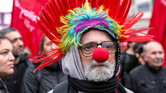 Obrazem: humor, odvaha i střety v ulicích. Jak ve světě slavili 1. máj