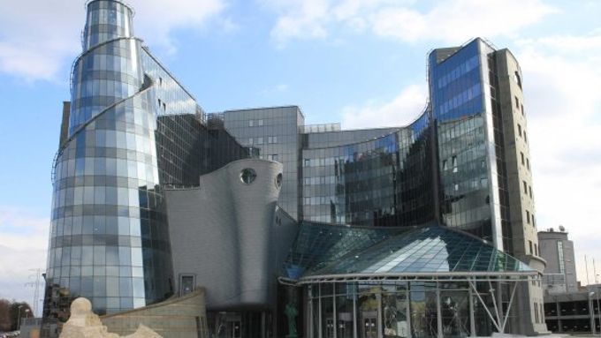Moderní budova TVP ve Varšavě
