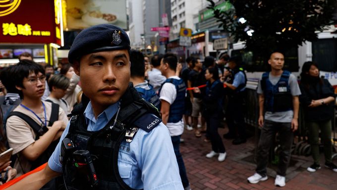 Policie v Hongkongu hlídá na pietních akcích u příležitosti výročí demonstrací na náměstí Tchien-an-men.