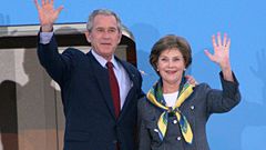 George Bush přiletěl do Prahy