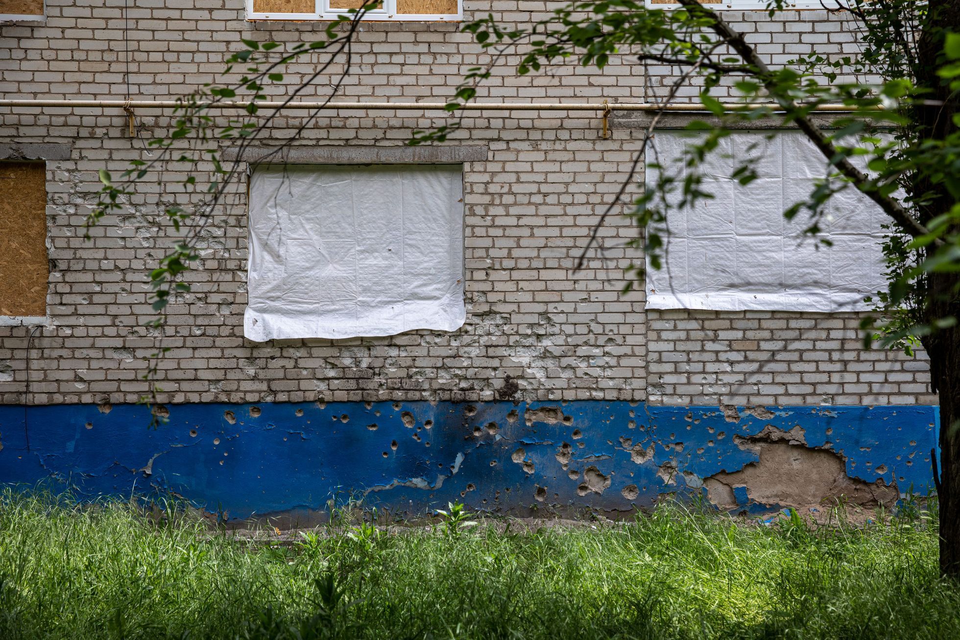 Město Orichiv, Orechov, Ukrajina, fronta, trosky, bunkr, úkryt, civilisté