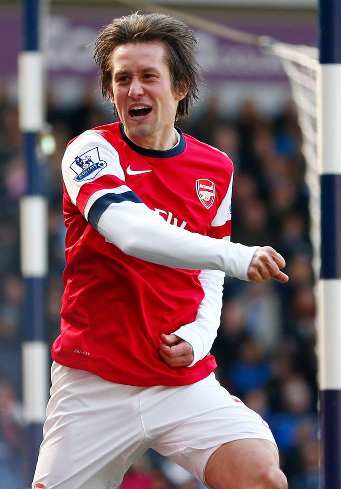 Tomáš Rosický se raduje z druhé branky do sítě West Bromwiche Albion.