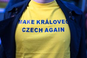 Foto: Královec je český. Referendum před ruskou ambasádou dopadlo jednoznačně