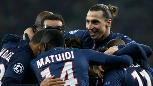 Fotbalisté Paris St. Germain slaví gól v utkání Ligy mistrů 2012/13.