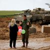 Izraelský voják na izraelské straně Pásma Gazy