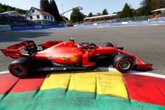 Ferrari po prázdninách ožilo. V Belgii si vyjelo kvalifikační double