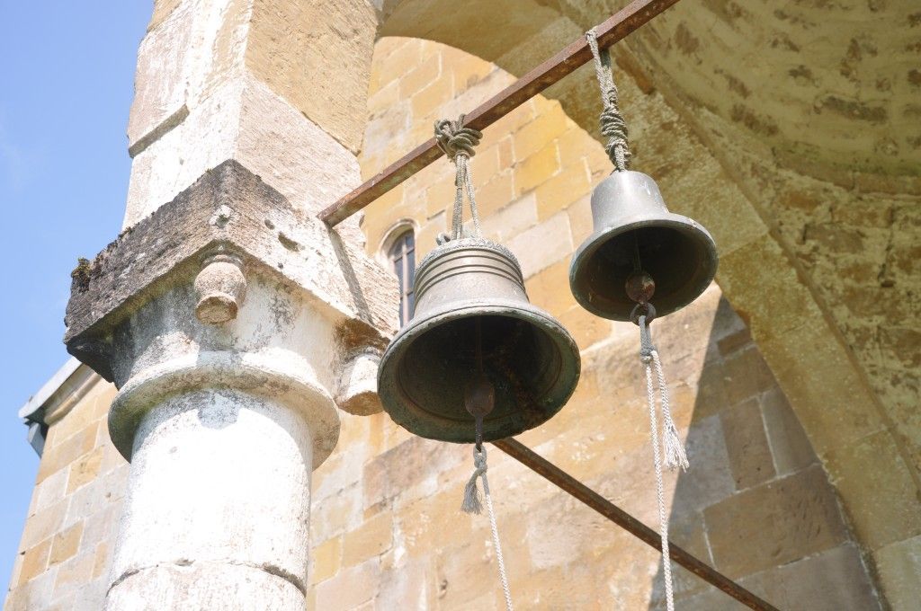 Abcházie - kostel - zvony