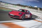 Ikona v novém: Porsche 911 poslouchá, jestli nejedete na mokru. Už jsme ho řídili