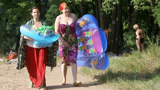 Tropický víkend. Češi jej strávili u vody