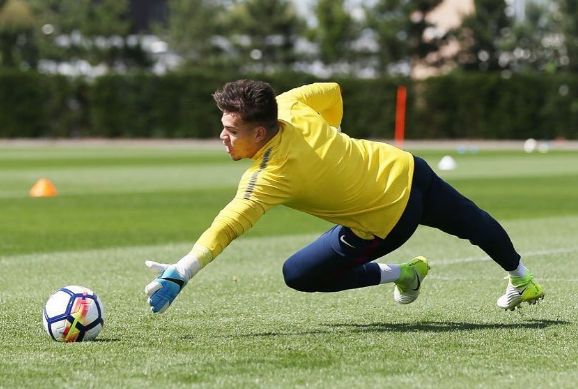 Posledním nováčkem, který bude využívat luxusního zázemí v Etihad Stadium, je gólman Ederson Moares. Třiadvacetiletý Brazilec by se měl s Claudiem Bravem poprat o post brankářské jedničky. | Foto: www.instagram.com