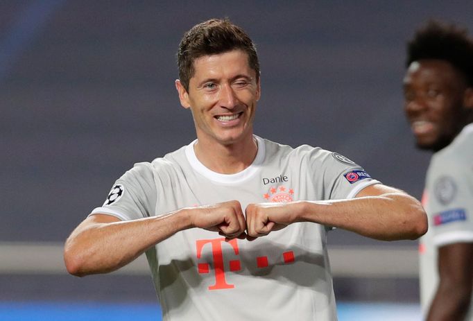 Robert Lewandowski slaví gól ve čtvrtfinále LM Barcelona - Bayern