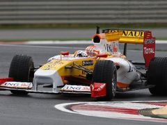 Nelsinho Piquet testuje v portugalském Algarve nový monopost Renault R29.