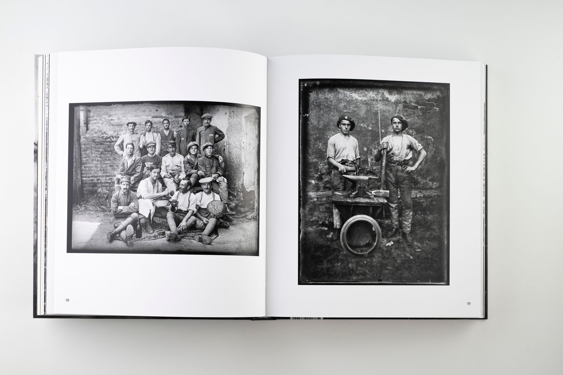 Negativy z popelnice, kniha, Martin Wágner, iniciativa, sbírka, archiv, Foto, fotografie, Magazín