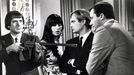 Sonny Bono, Cher, David McCallum a Robert Vaughn v epizodě seriálu The Man from U.N.C.L.E. z 60. let.