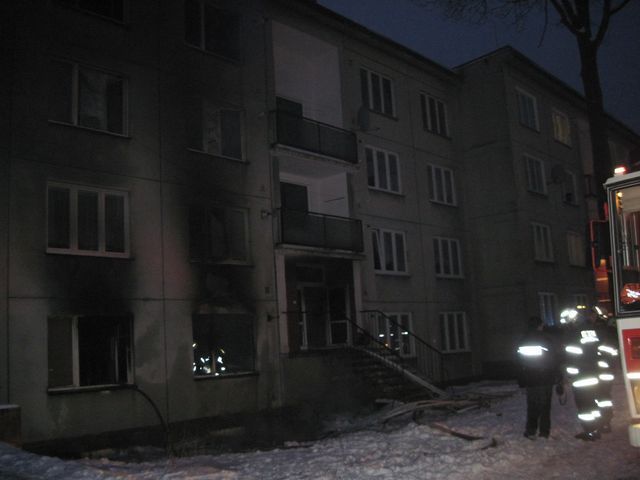 Požár paneláku v Plesné na Chebsku