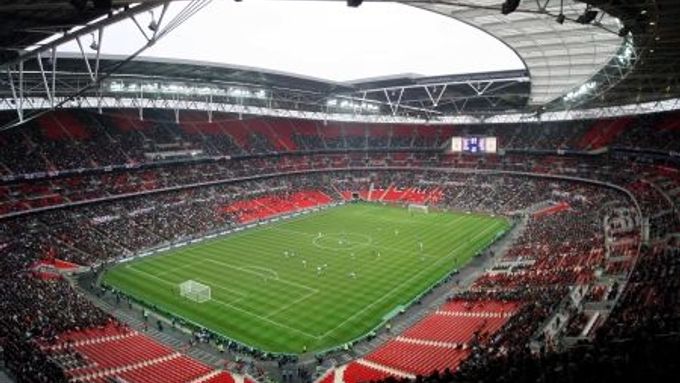 První zápas na novém stadionu ve Wembley, rozdali si to jednadvacítky Anglie a Itálie.