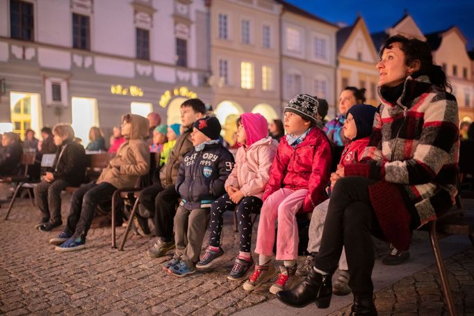 Projekce Anifilmu na třeboňském Masarykově náměstí.