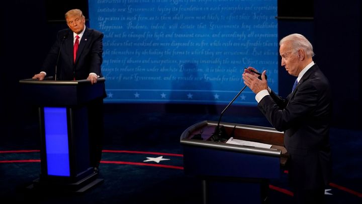 Druhá předvolební debata Trumpa a Bidena byla klidnější, vypínali jim mikrofony