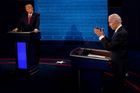 Druhá předvolební debata Trumpa a Bidena byla klidnější, vypínali jim mikrofony