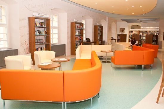 Zrekonstruované prostory volného výběru ve Studijní a vědecké knihovně Plzeňského kraje