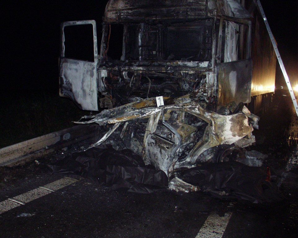Auto se srazilo s kamionem