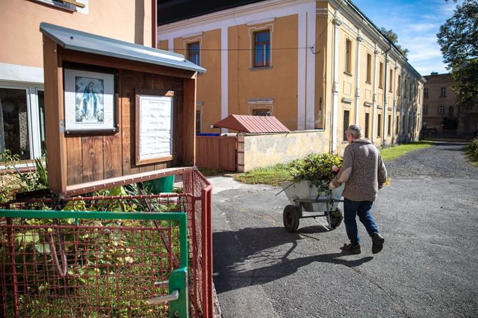 Vesnice Bílá Voda, kde se odehrává stejnojmenný román spisovatelky Kateřiny Tučkové.