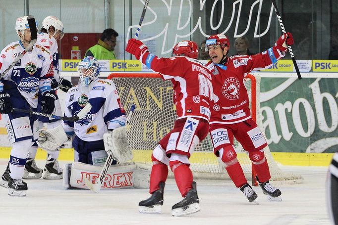 ELH, Kometa-Třinec: Jakub Petružálek (81) slaví gól