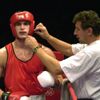 Český boxer Rudolf Kraj slaví stříbrnou medaili v polotěžké váze na LOH 2000 v Sydney.