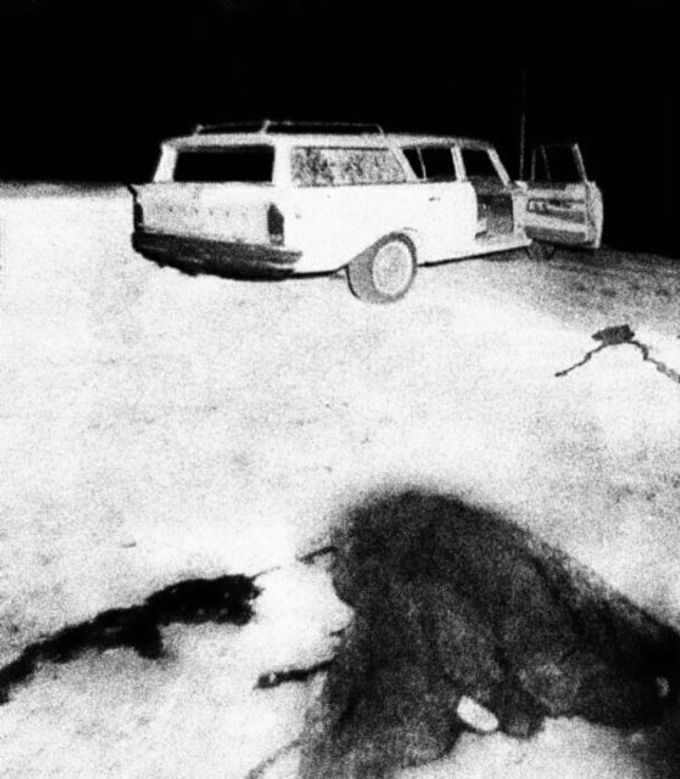 Okolí místa činu vraždy Davida Faradaye a Betty Lou Jensenové na Lake Herman Road v Benicii, Kalifornie, 20. prosince 1968.