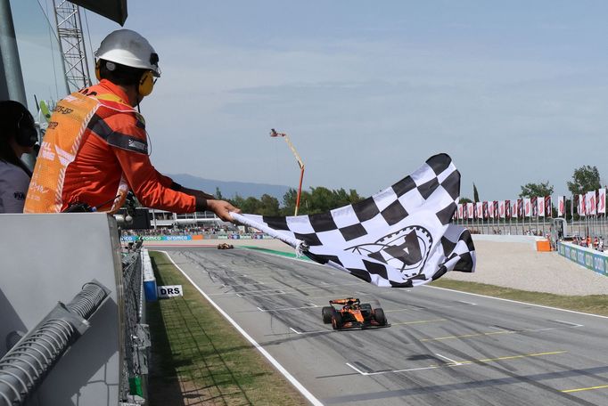 Oscar Piastri, McLaren v cíli VC Španělska F1 2025