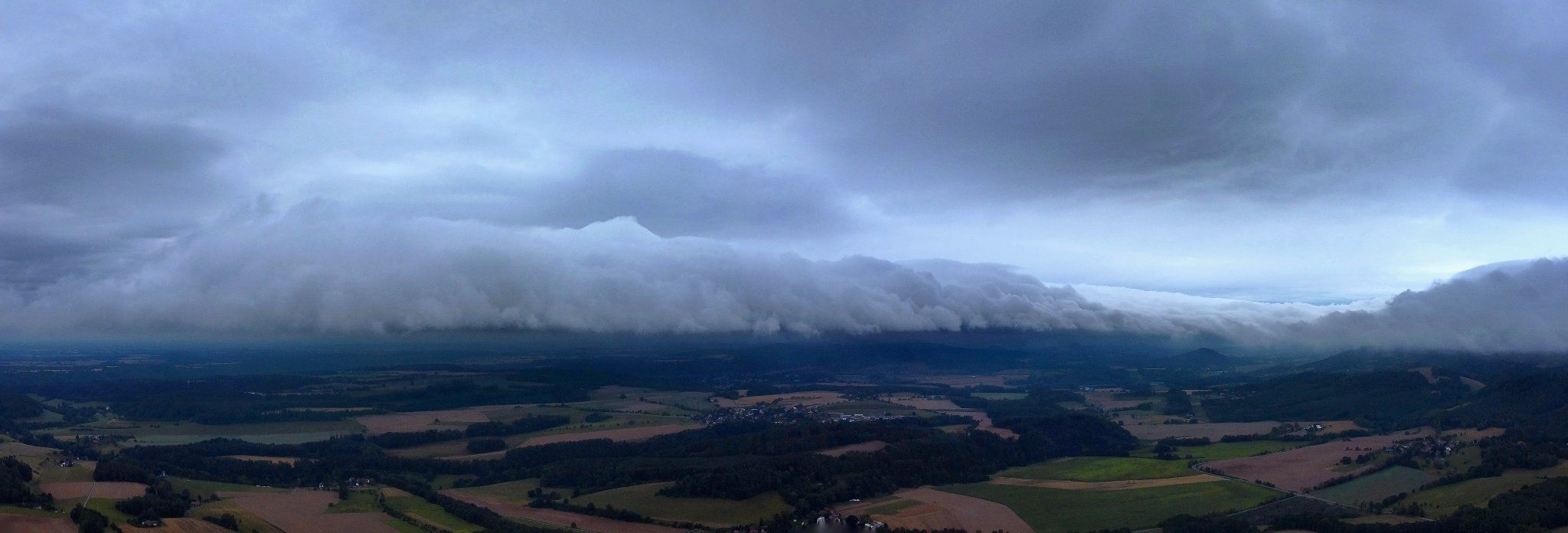 Jiří Kouřil lovec bouří čelo bouře mraky oblak oblačnost