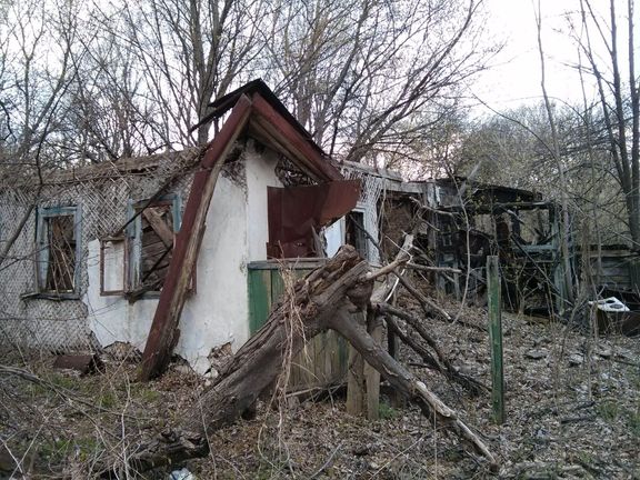 Rozpadlé domy v Černobylu.