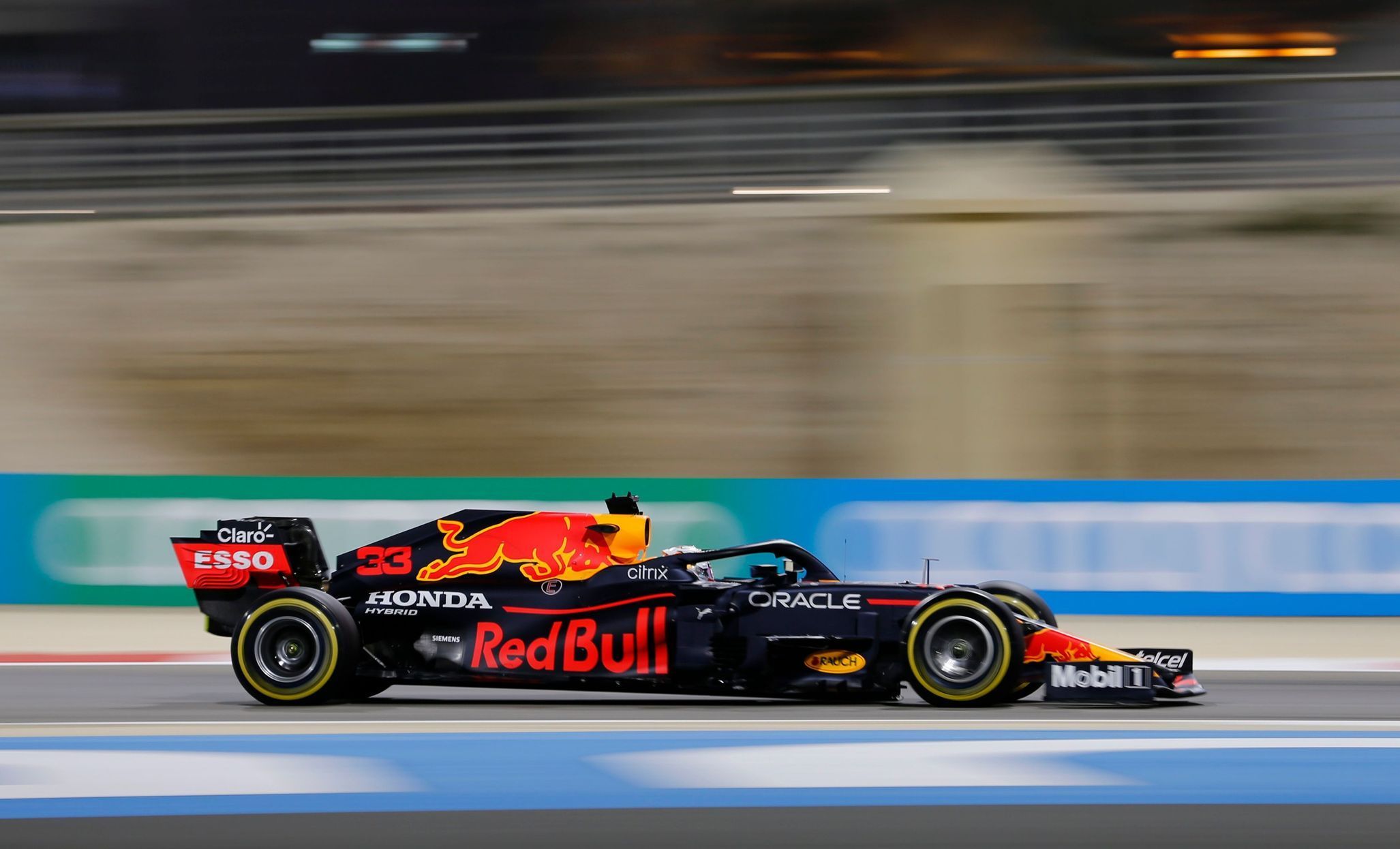 Max Verstappen v Red Bullu ve Velké ceně Bahrajnu 2021