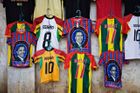 Obama mezi fotbalovými hvězdami. Essien, Appiah i Muntari jsou všichni Ghaňané.